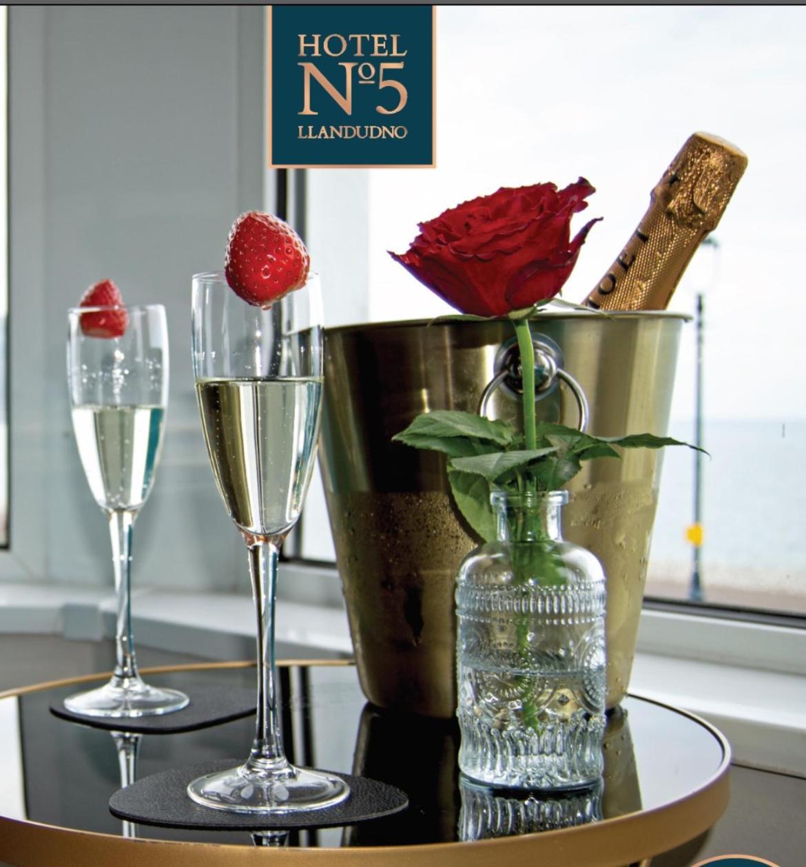 Hotel No5, Beachfront With Free Private Car Park Llandudno Esterno foto