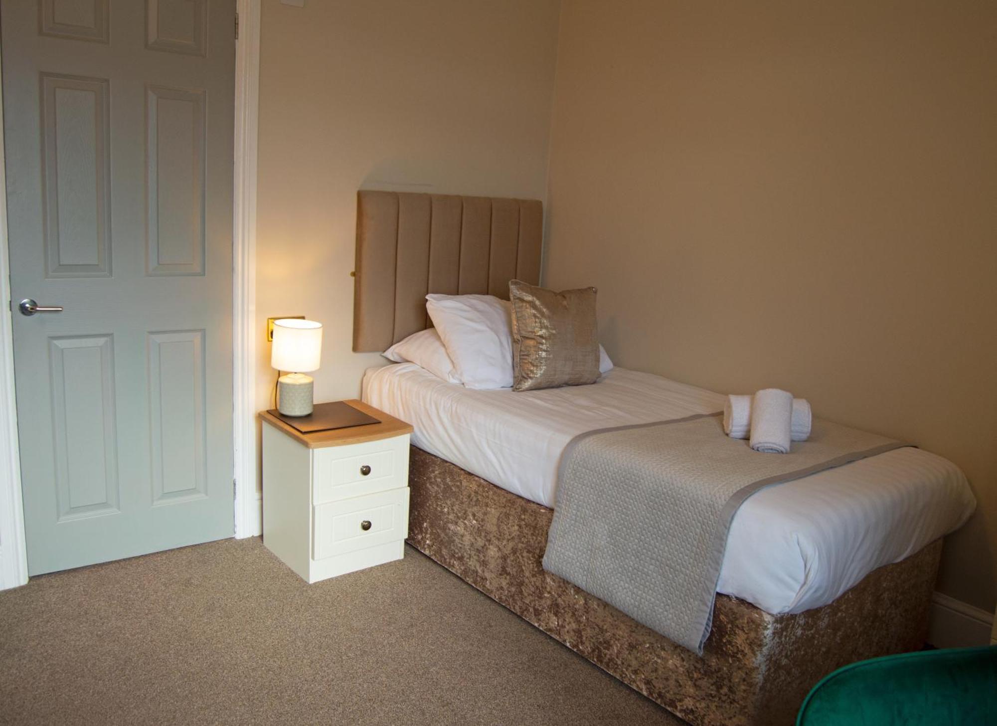 Hotel No5, Beachfront With Free Private Car Park Llandudno Esterno foto