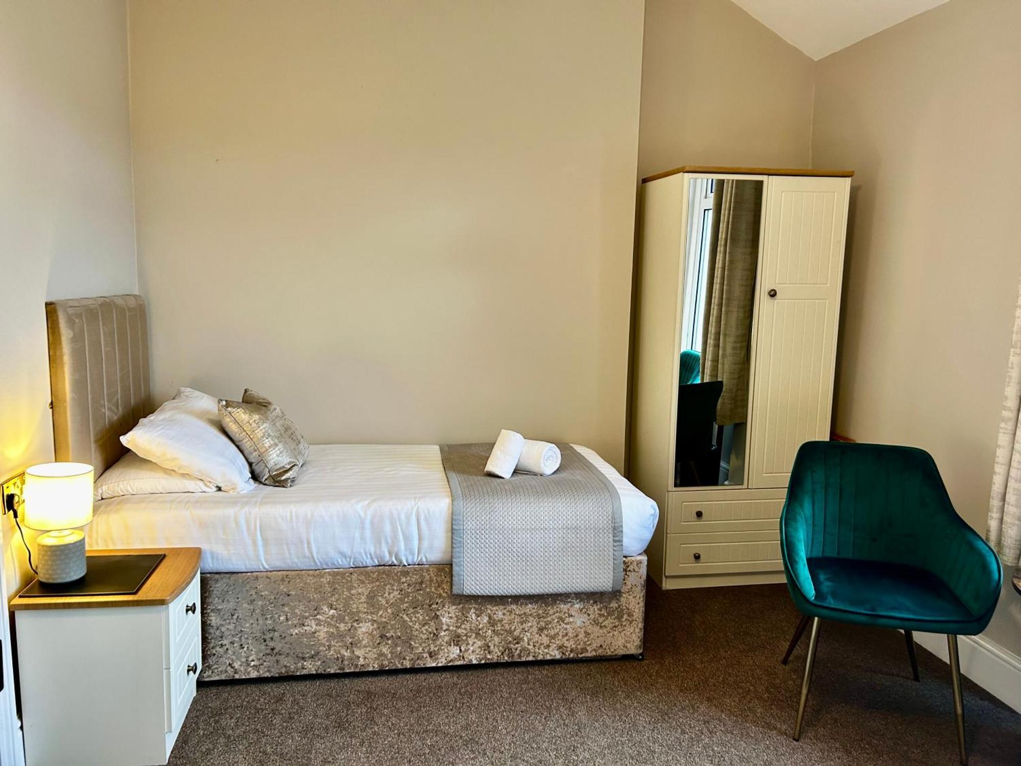 Hotel No5, Beachfront With Free Private Car Park Llandudno Esterno foto