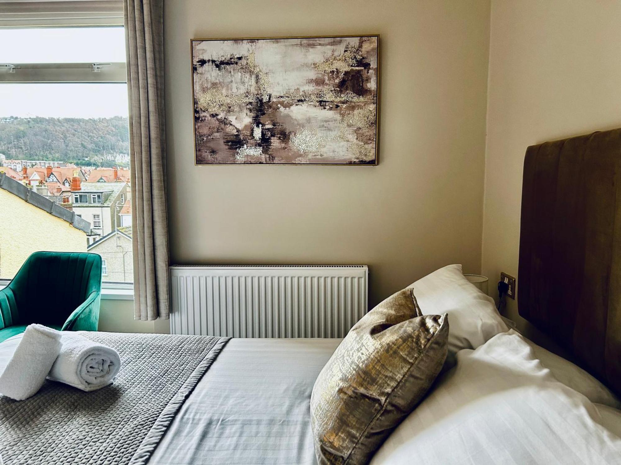 Hotel No5, Beachfront With Free Private Car Park Llandudno Esterno foto
