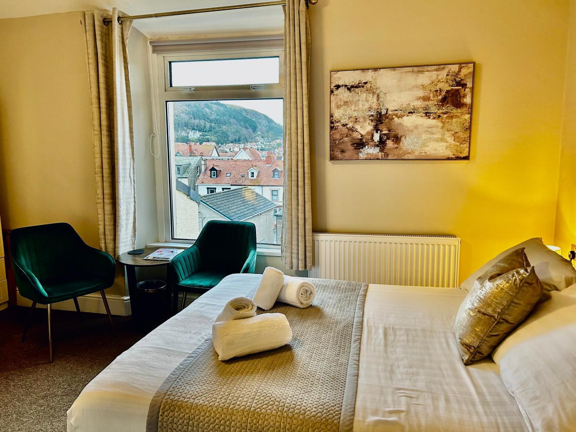 Hotel No5, Beachfront With Free Private Car Park Llandudno Esterno foto