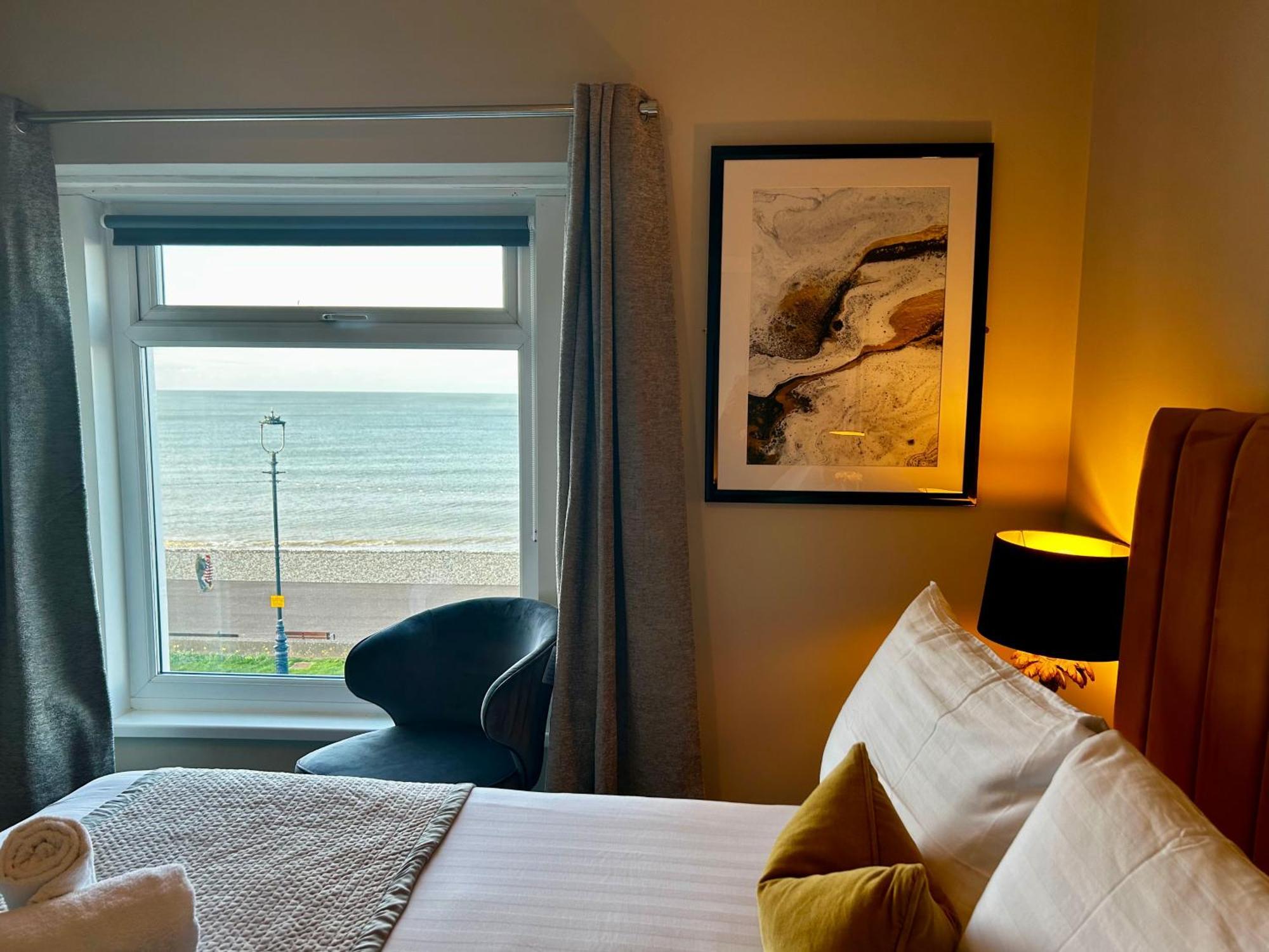 Hotel No5, Beachfront With Free Private Car Park Llandudno Esterno foto