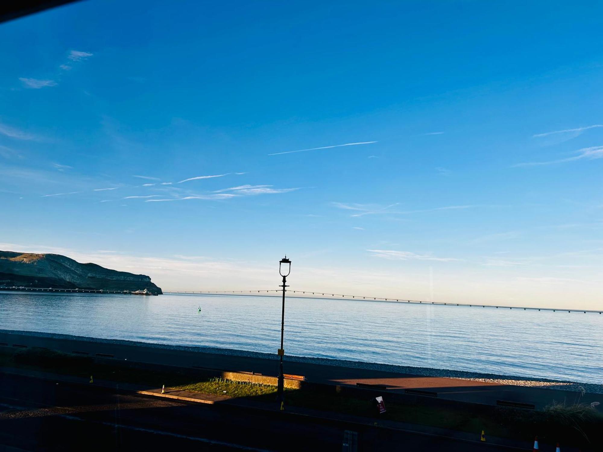 Hotel No5, Beachfront With Free Private Car Park Llandudno Esterno foto