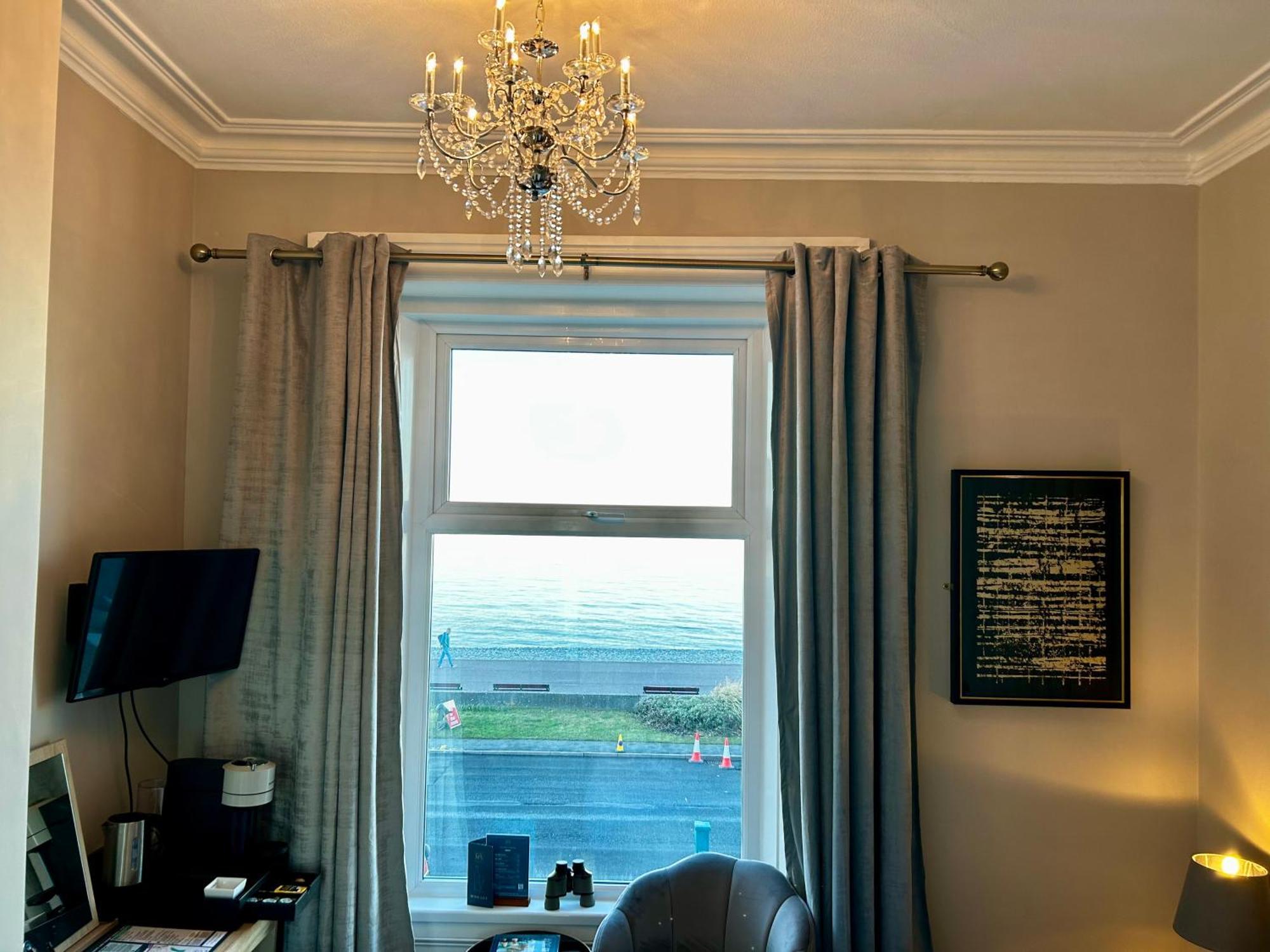 Hotel No5, Beachfront With Free Private Car Park Llandudno Esterno foto