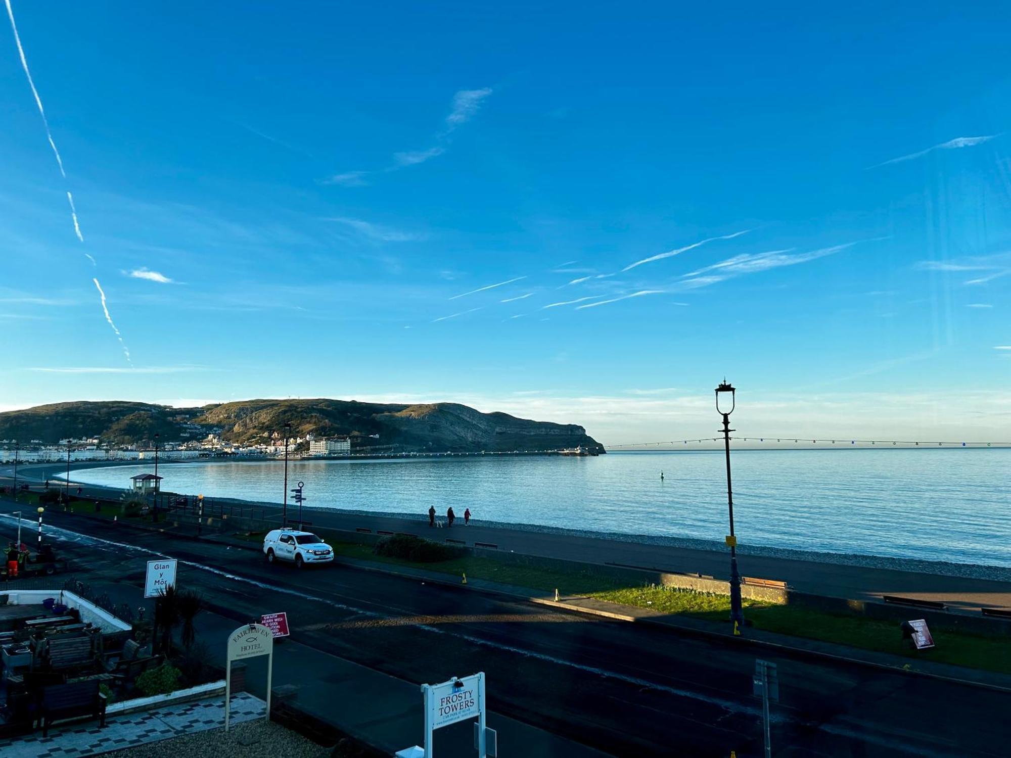 Hotel No5, Beachfront With Free Private Car Park Llandudno Esterno foto