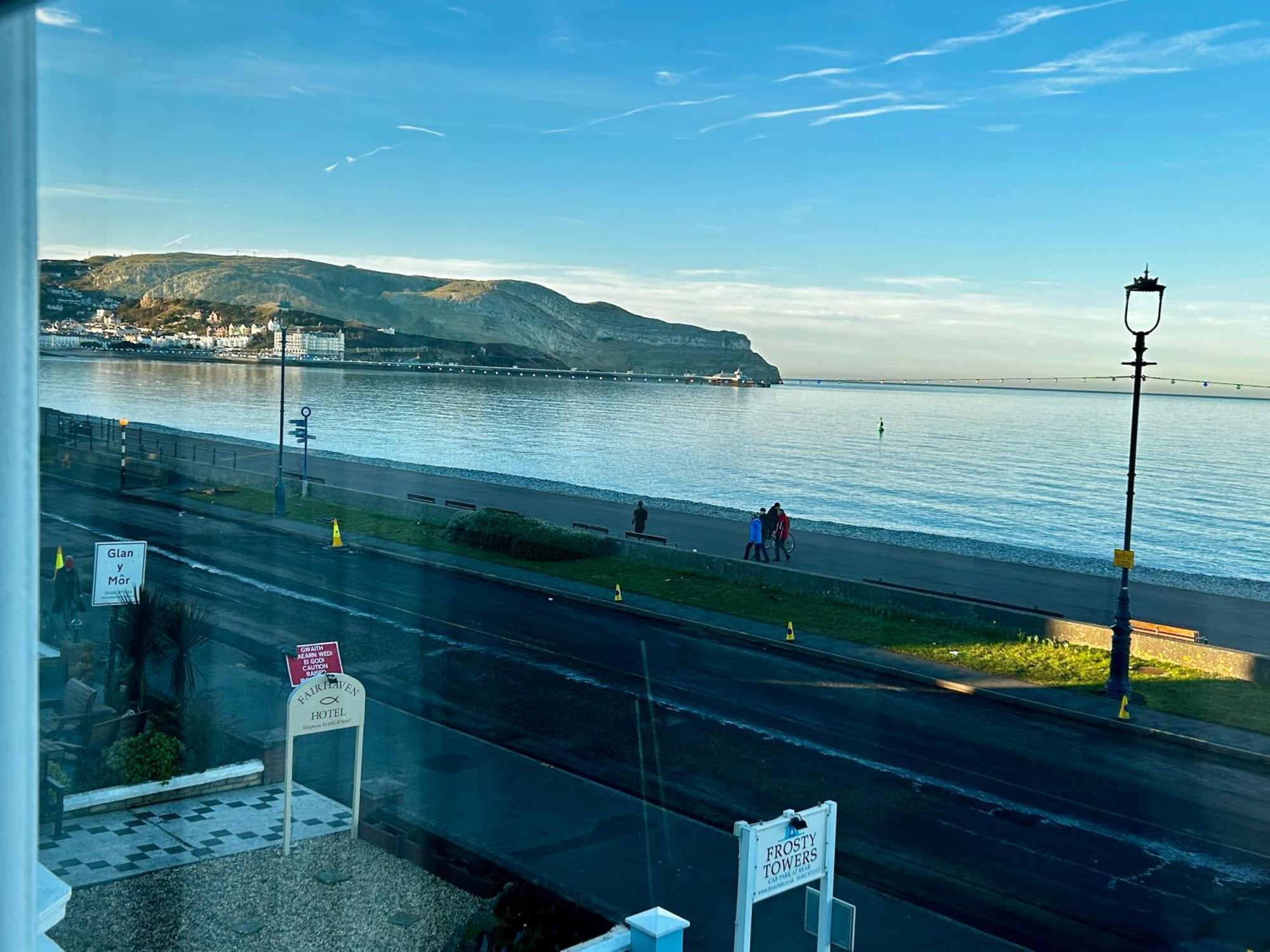 Hotel No5, Beachfront With Free Private Car Park Llandudno Esterno foto