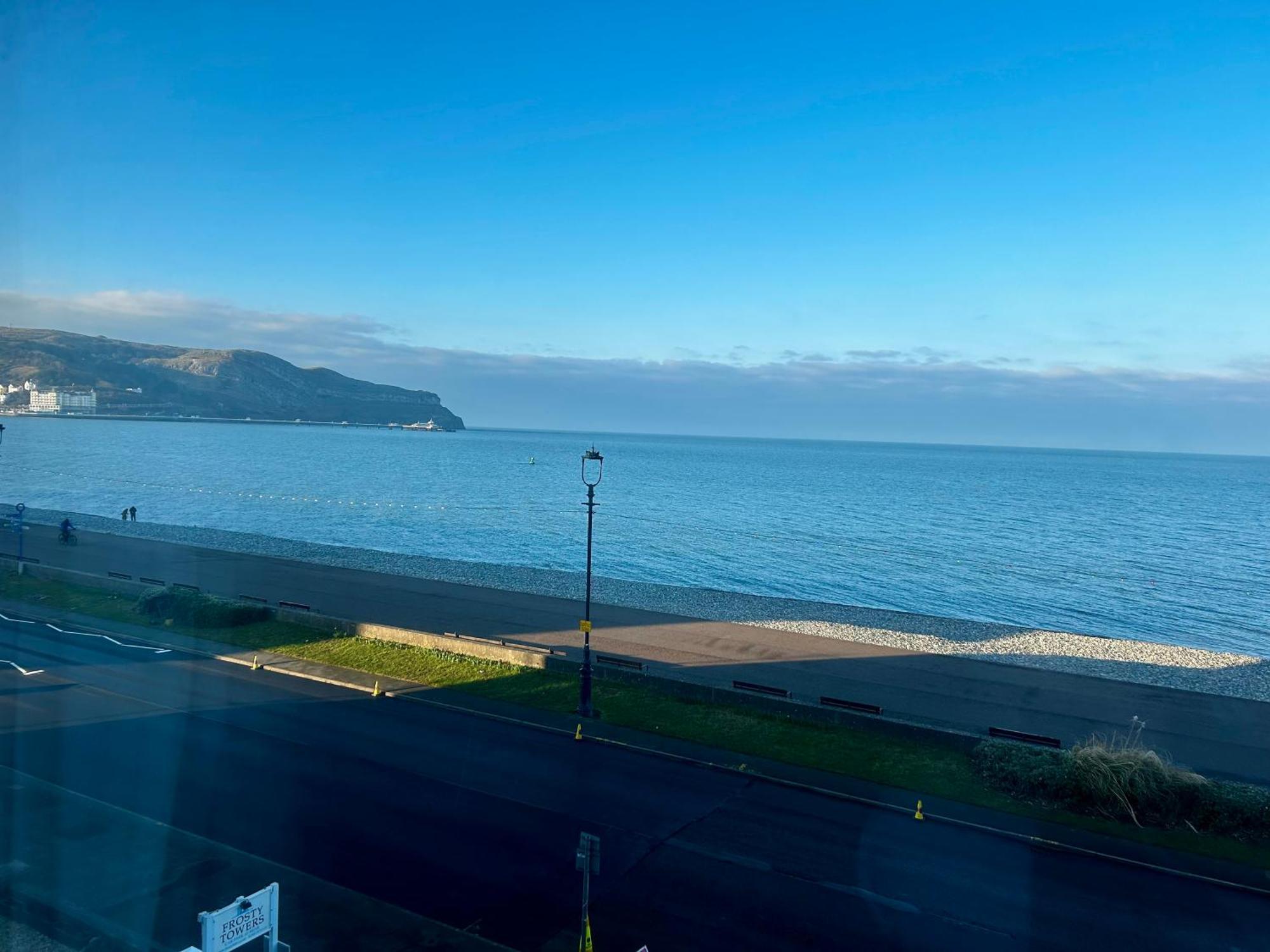 Hotel No5, Beachfront With Free Private Car Park Llandudno Esterno foto