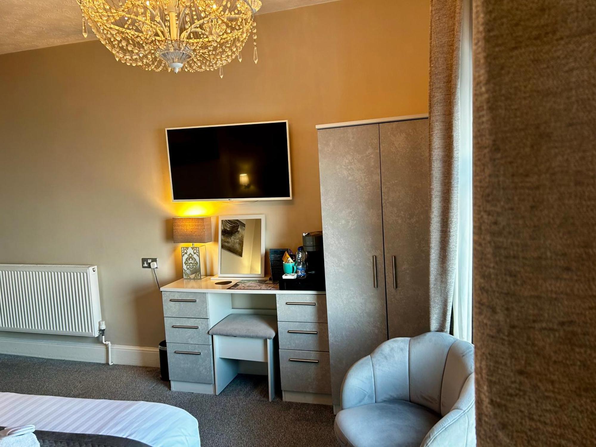 Hotel No5, Beachfront With Free Private Car Park Llandudno Esterno foto